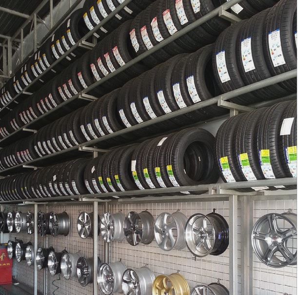 NUSA22 Agencia Llantera Mechanical Tire Service Shop Banner